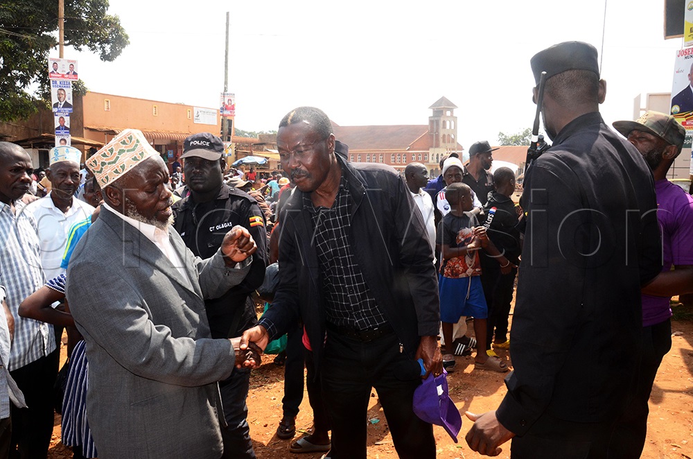Munt greeting supporters. (Credit: Isaac Nuwagaba)
