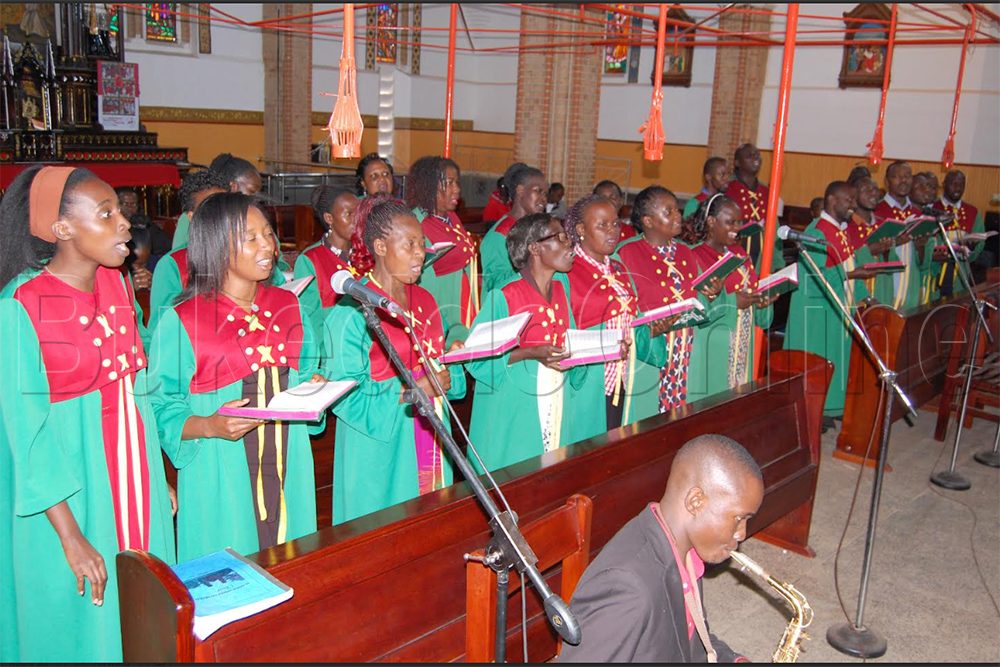 St Cecilia kkwaya ye Lubaga nga bayimba mmisa 