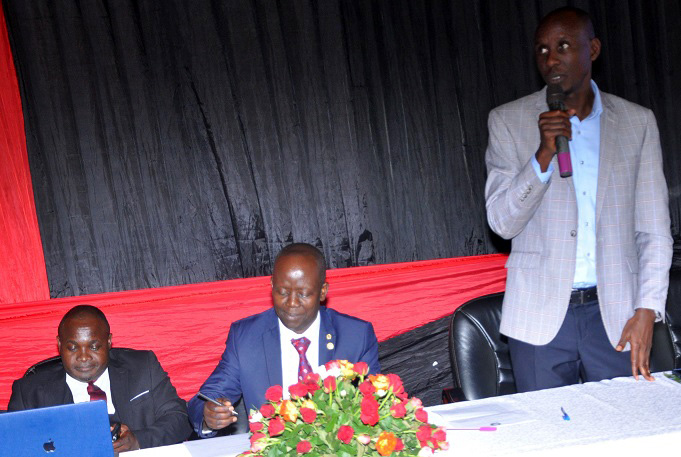 Benon Iga, the national chairperson of TCAU and also Kira munipcal clerk, speaking during the launch of the registration at Jinja city hall. (Photo by Doreen Musingo)