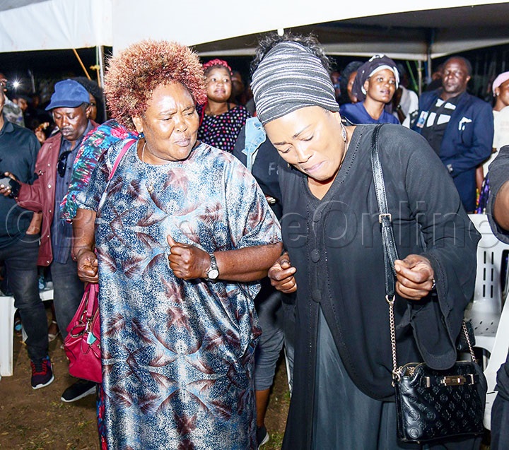 Maama Nandujja Ne Halima Namakula Nga Babiibyamu Ku Lumbe.