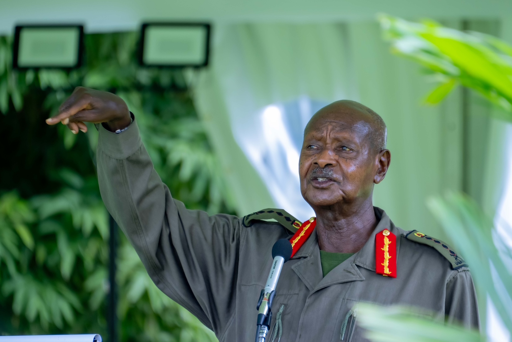 President Museveni, while addressing the Defence Forces Council, highlighted cultural expectations regarding respectful discourse. (Credit: PPU)