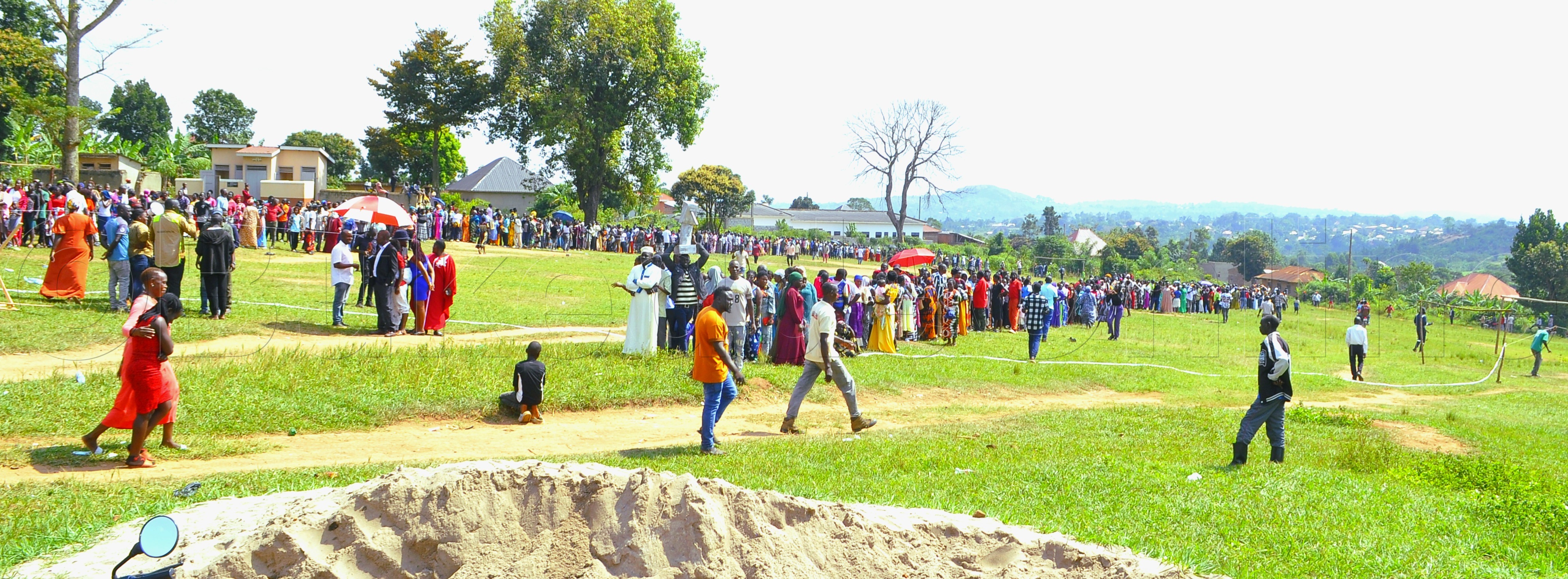 Ennyiriri Z'abeesimbyewo E Kyabakadde bwe zibadde.