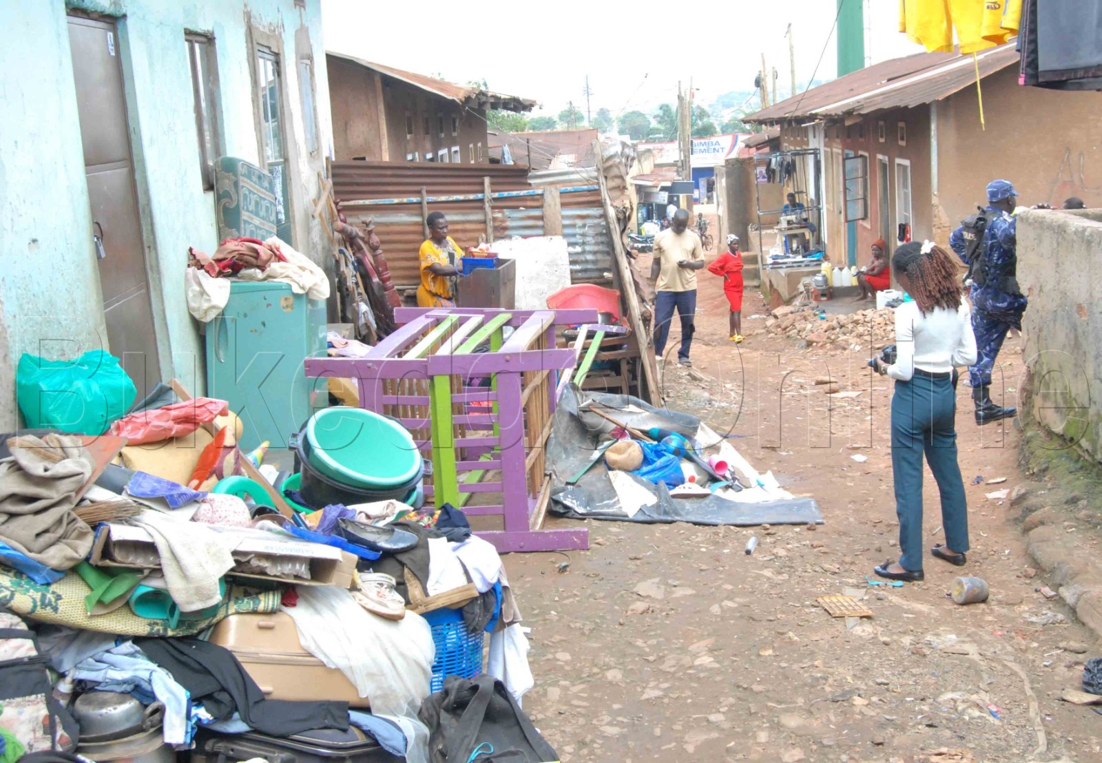 Ebintu bya Nambalirwa nga bisuuliddwa wabweru