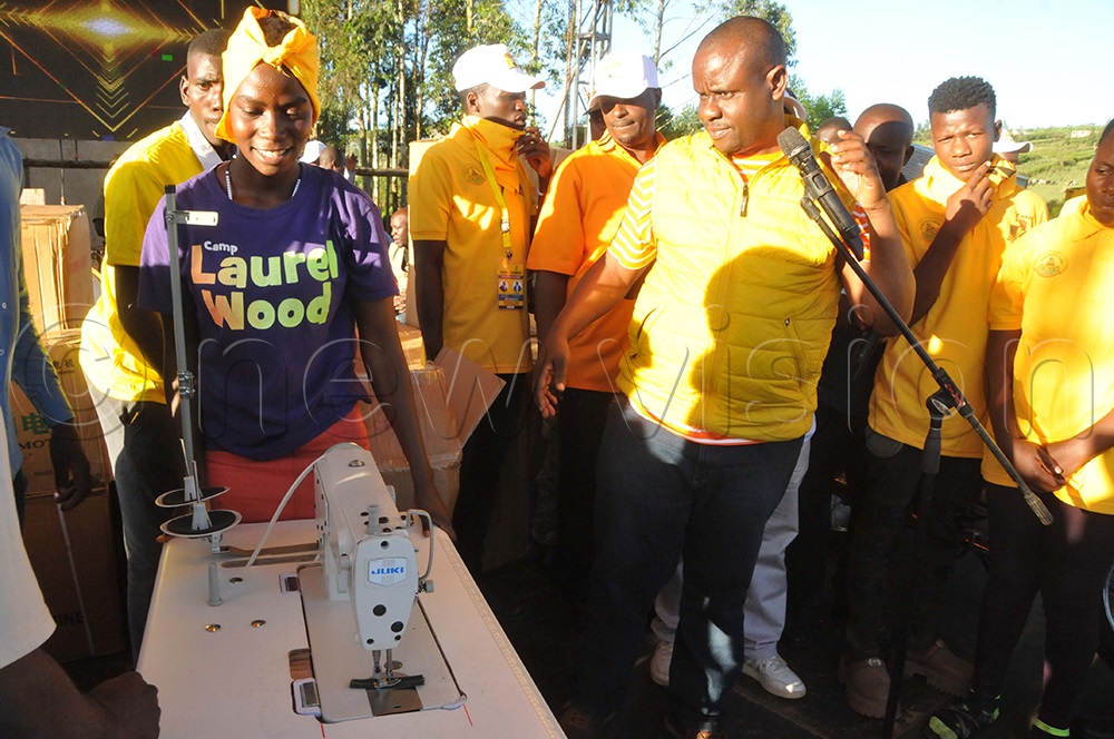 The minister of state for youth and children affairs, Balaam Barugahara, donated sewing machines to youth groups in Kashari North County. (Photo by Abdulkarim Ssengendo)