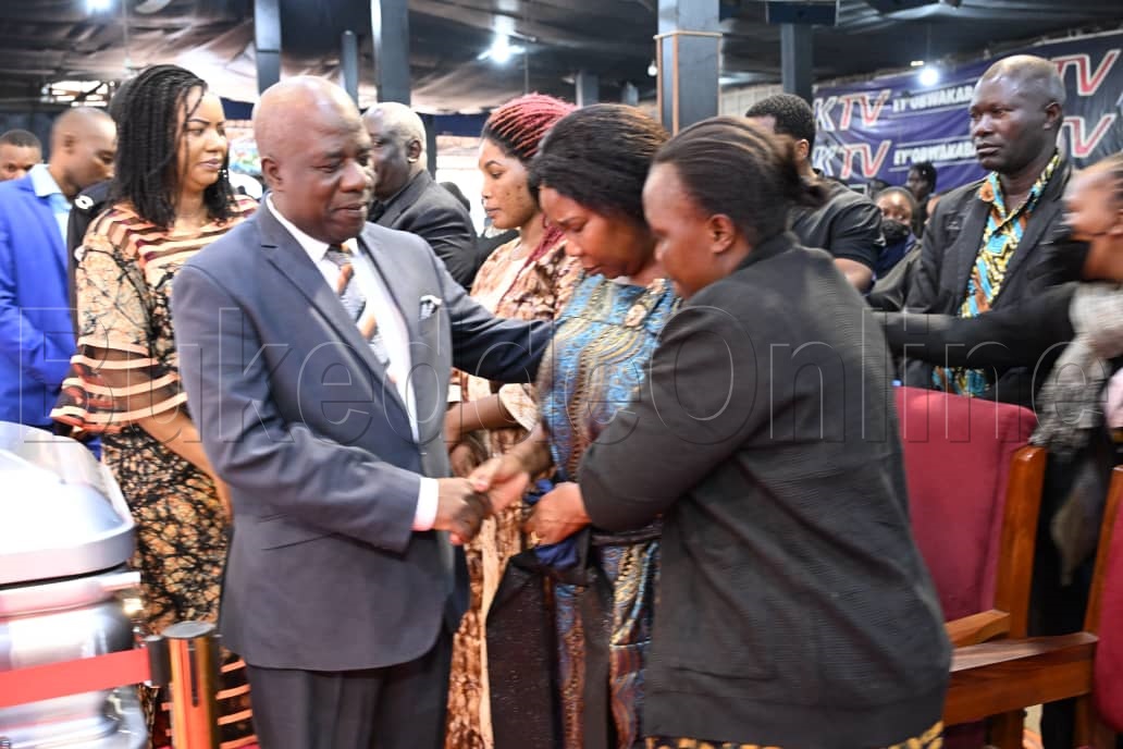 Omusumba Kiganda ng'abuza ku nnamwandu