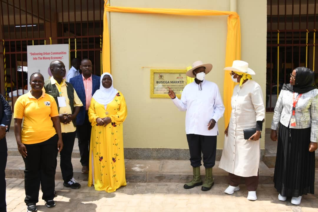 Pulezidenti Museveni ng'ali mu katale e Busega