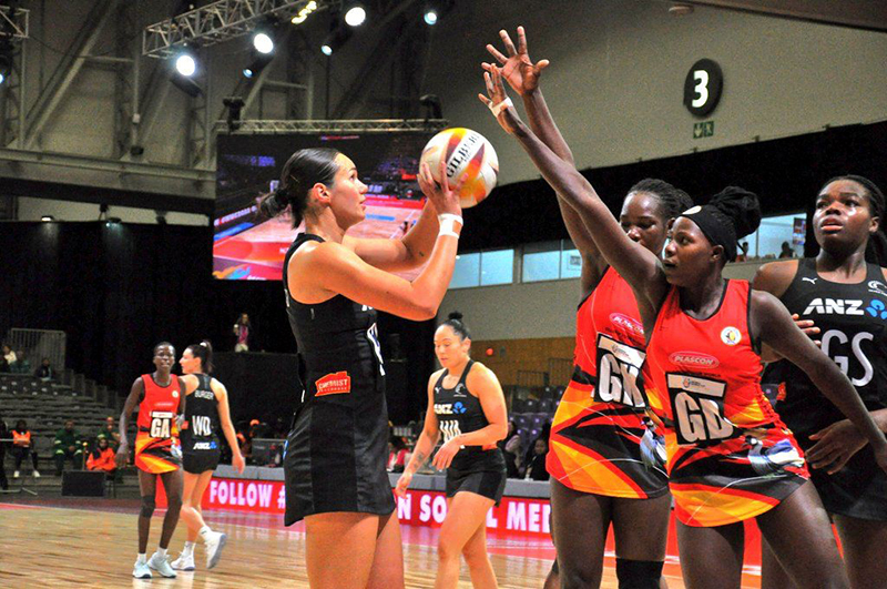 Stella Nanfuka (GK) ne Christine Nakitto (GD) nga bazibira aba New Zealand