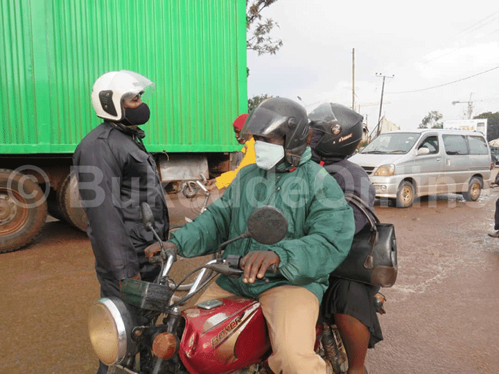 Omuserikale nga yeetegereza owabbooda eyabadde aweese omusaabaze