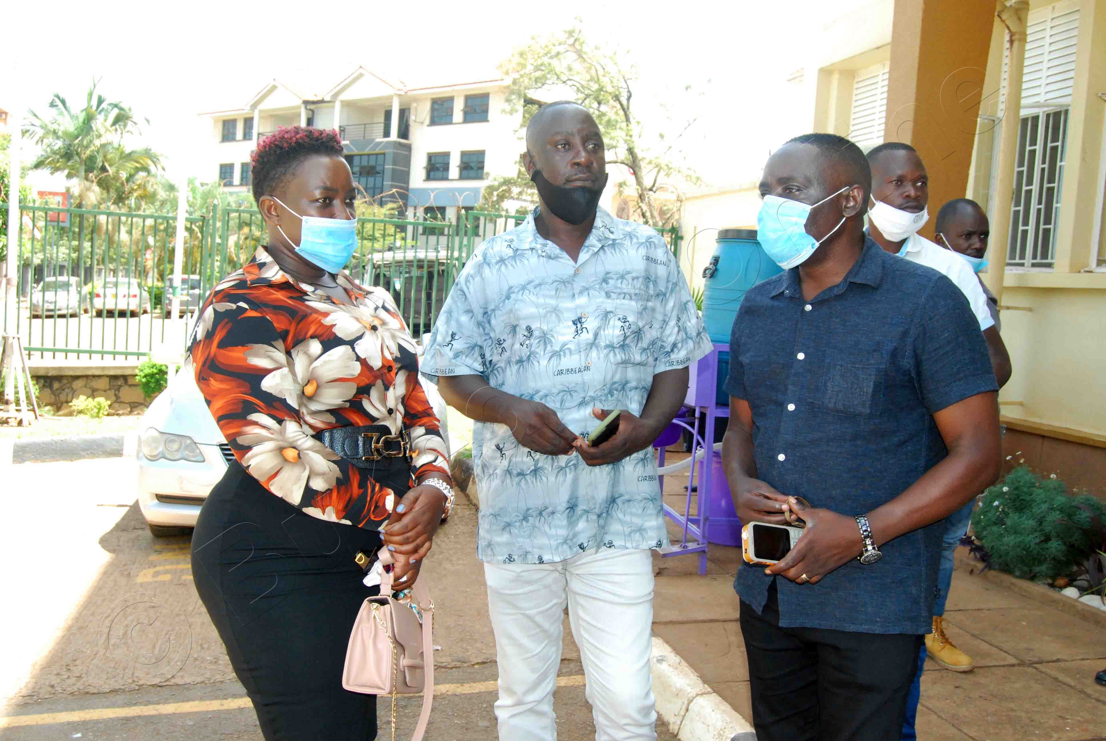 Omubaka Omulonde Ow'e Kakuuto, Geofrey  Lutaaya Ne Mukyalawe Ku Kkooti.