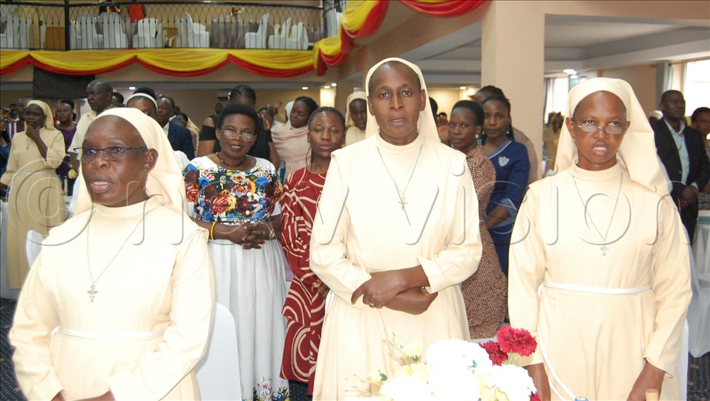 A spectacle of the Little Sisters of St. Francis, and other Christians, praying the 'Franciscan Blessin' during the function.