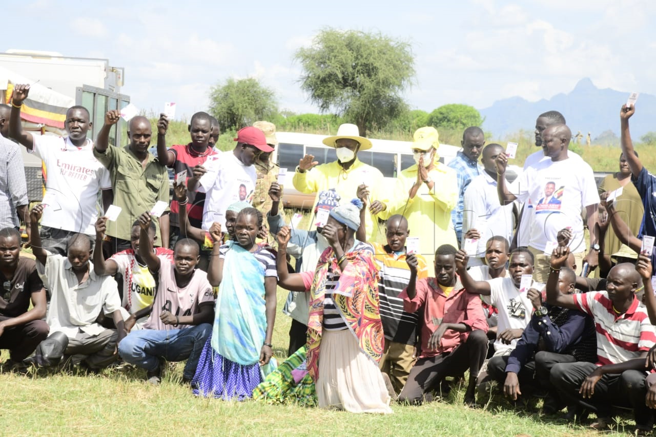 NUP defectors posing for a group photo with the President and First Lady.