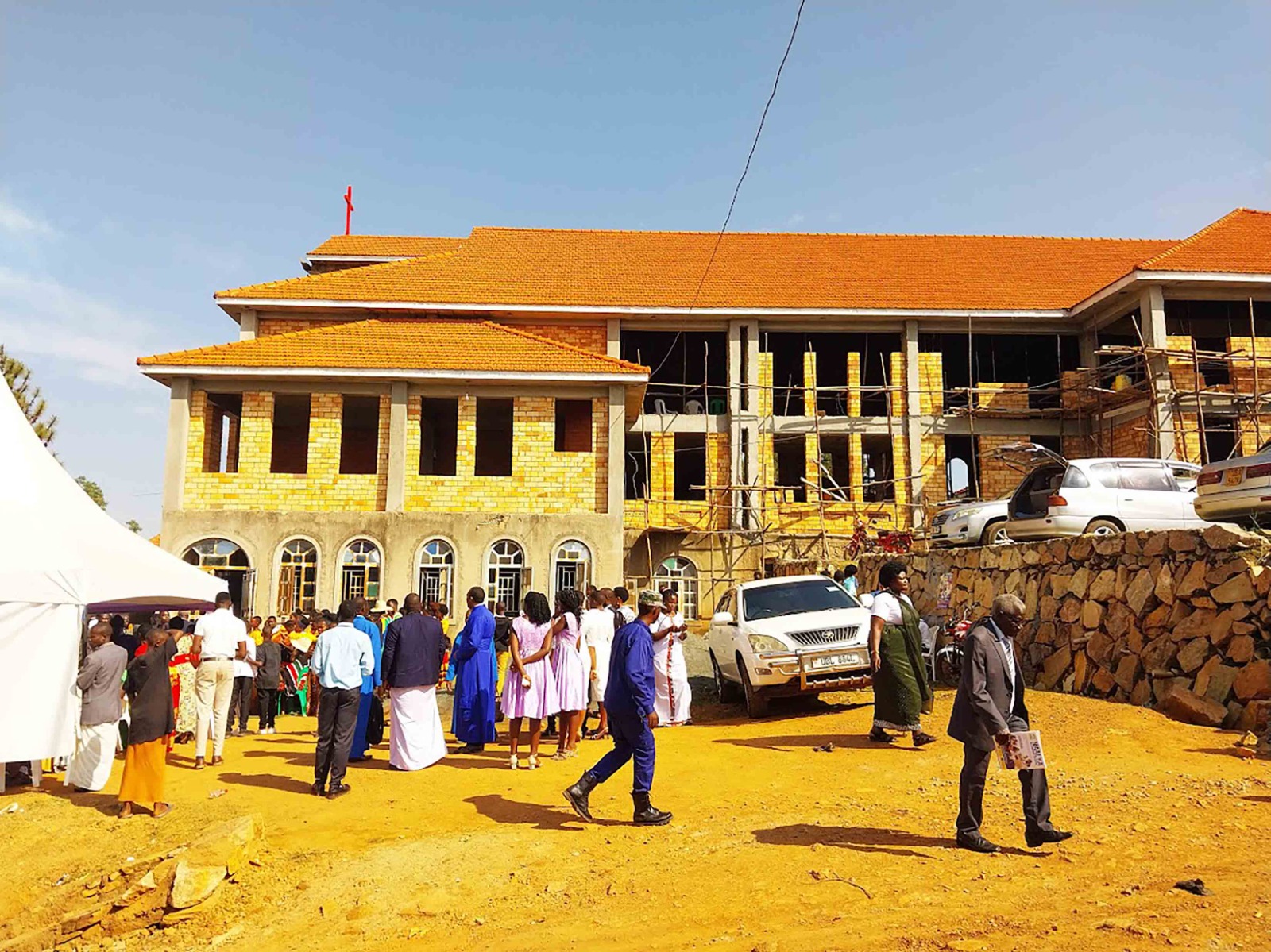 Ekkanisa ya St Stephen's e Kitende eri mukuzimbibwa bwefanana