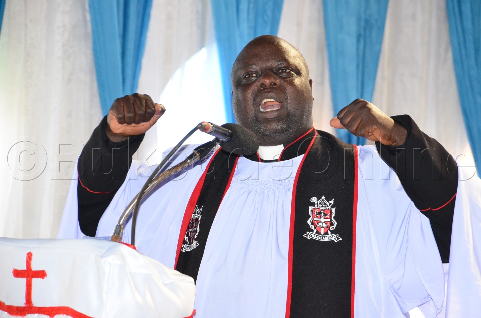 Rev. Can. Kiwanuka ng'abuulira.
