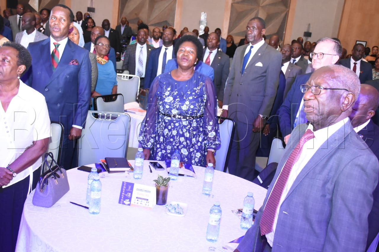 Abamu ku bakungu abeetabye ku mukolo