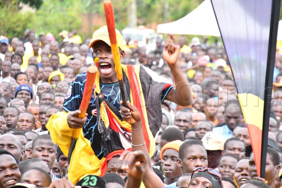 Omu ku bavubuka Ng'alaga essanyu.