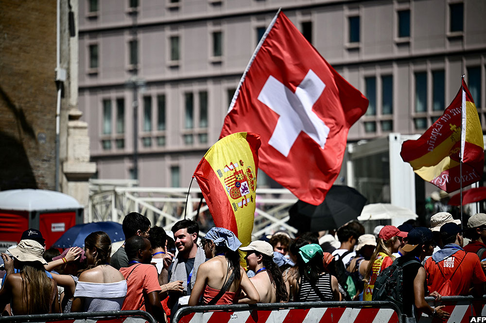 Young people, faithful and pilgrims waving flags gather by Santa Maria Maggiore Basilica as they take part in the Jubilee of Youth in Rome on July 31, 2025. (AFP)