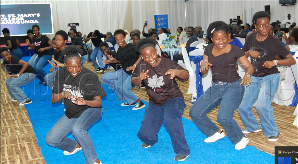 Abaana nga boolesa ekitone ky'okuyimba