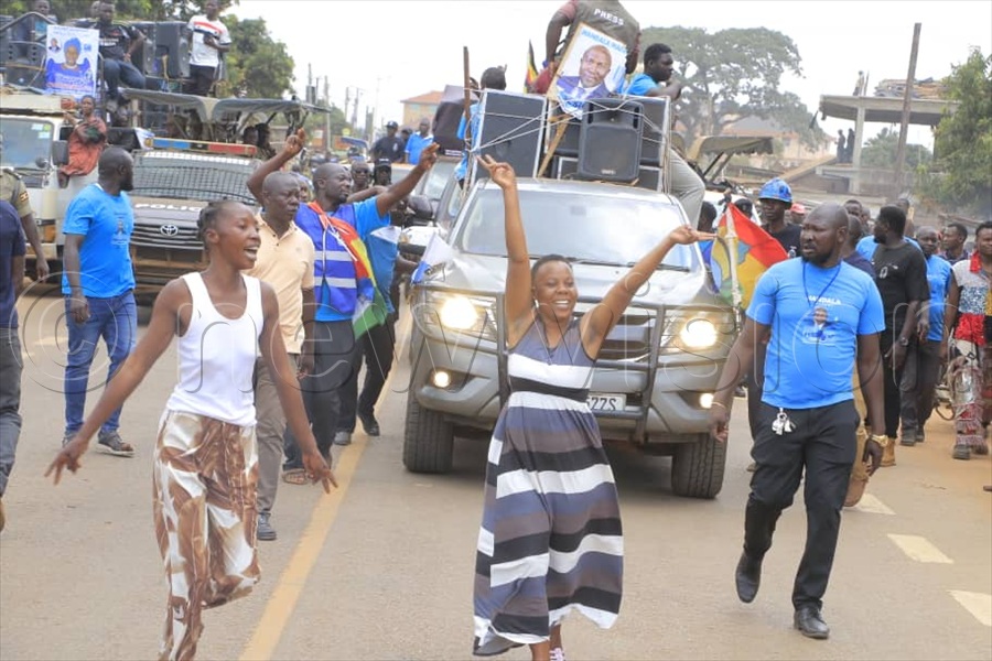 Supporters could be heard chanting slogans like: We are the original Opposition — mujja tuwulira!, as tensions grew. (All Photos by Alfred Ochwo)