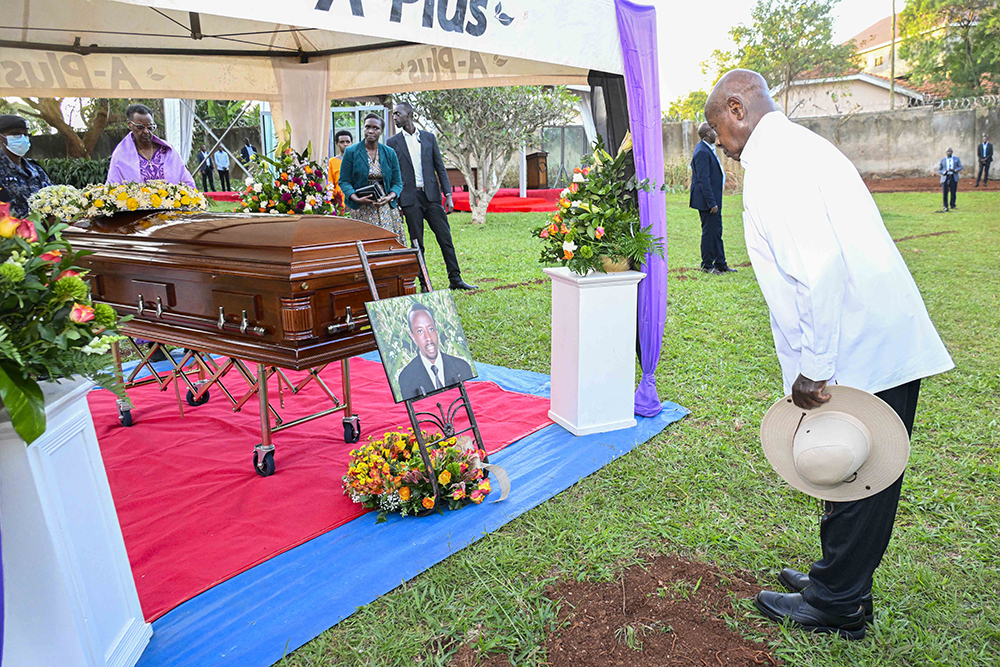 President Museveni paying respects to Mathew Richard Rubahama Kazoora, who died on September 1, 2025, in London. (PPU)