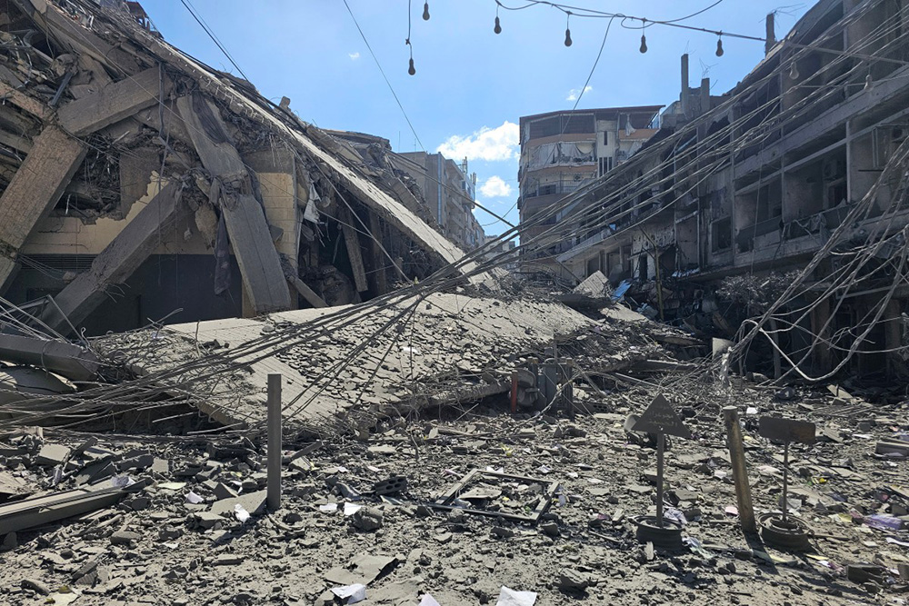 A picture shows destruction at the site of an Israeli air strike that targeted the Burj al-Barajneh neighbourhood in the southern suburbs of the Lebanese capital Beirut on March 9, 2026. (Photo by AFP)