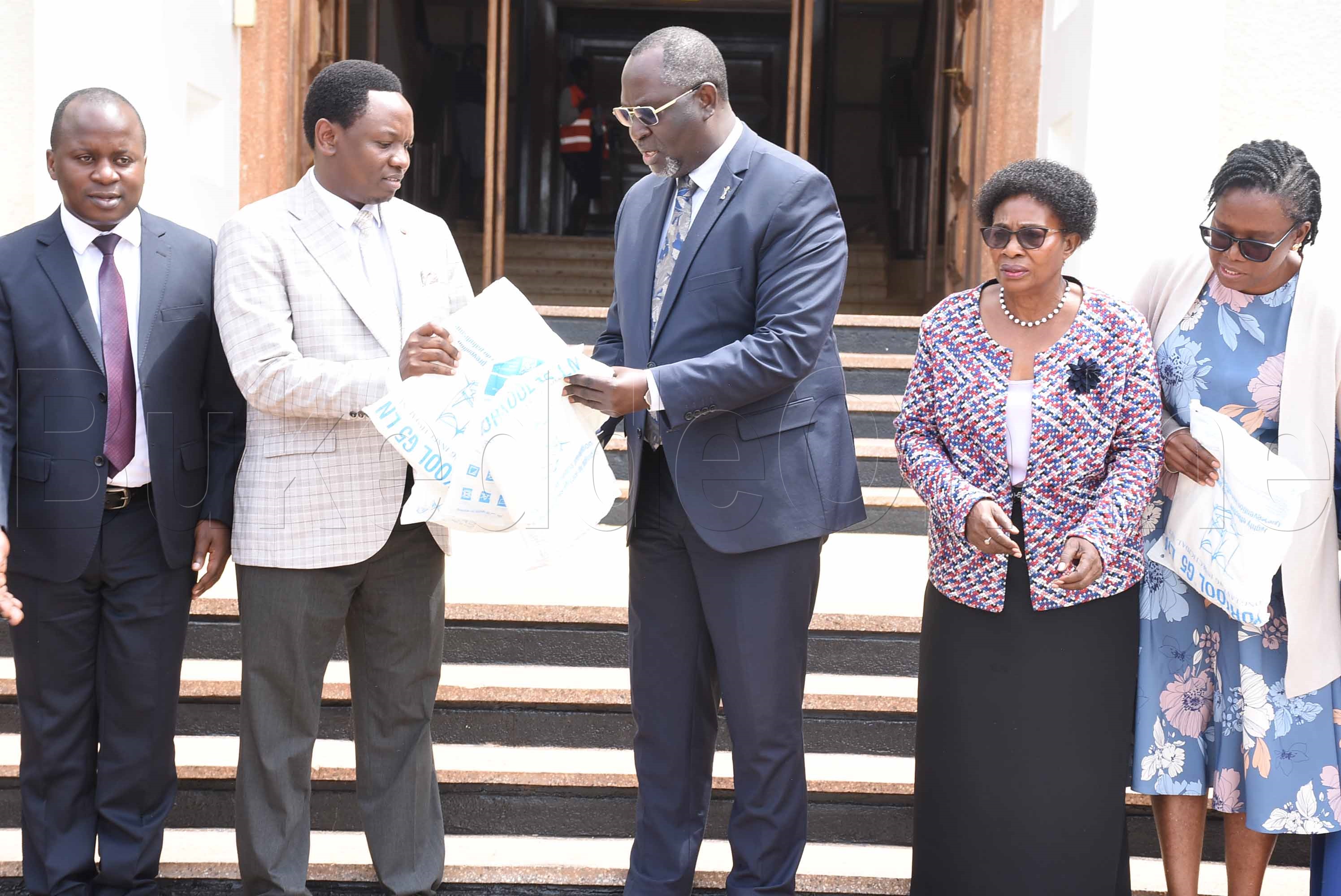 Omumyuka owookubiri owa Katikkiro era omuwanika wa Buganda Waggwa nsibirwa ng'akwasibwa kaminsana obutimba bw'ensiri