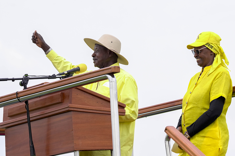 President Museveni addressing the campaign rally as First Lady and Minister of Education and Sports, Janet Museveni, looks on. (PPU)