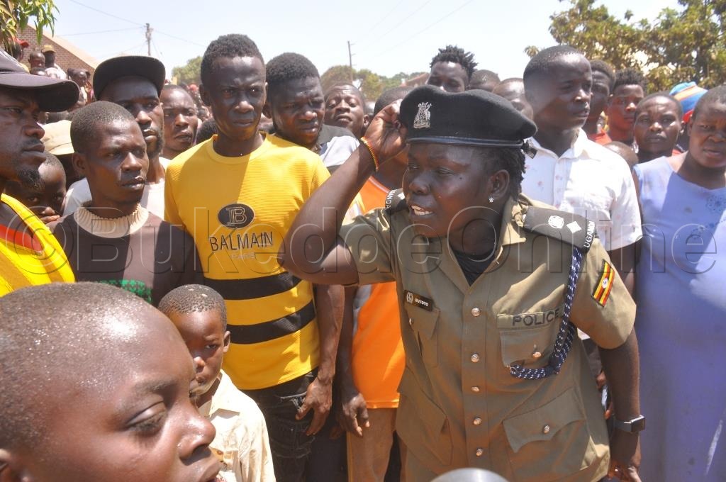 Hellen Butoto Omwogezi Wa Poliisi Mu Sezibwa Ng'ayogerako eri aako Eri abatuuze.