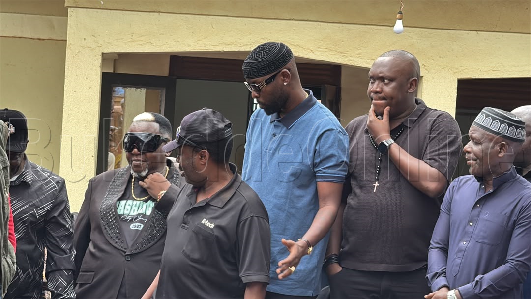 Eddie Kenzo ne bannabitone abalala nga bali mu lumbe lwa Mosses Matovu