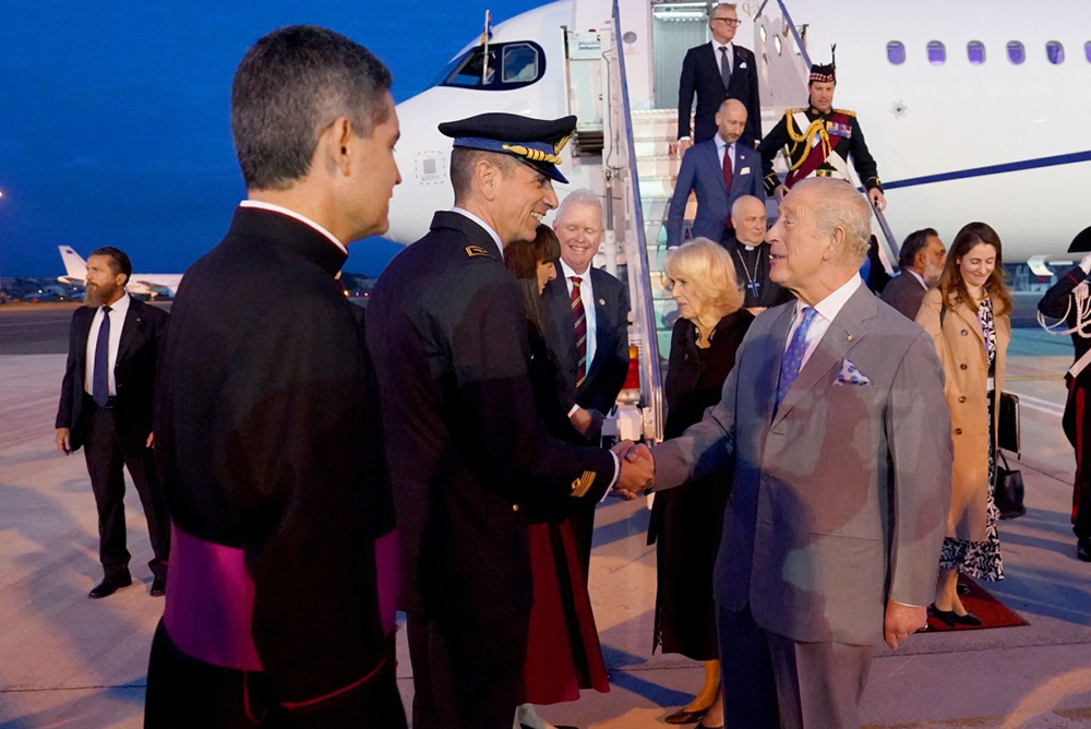 Britain's King Charles III and Britain's Queen Camilla arrive at Rome's Ciampino airport on the eve of a visit to the Vatican, on October 22, 2025. (Photo by Arthur EDWARDS / AFP)