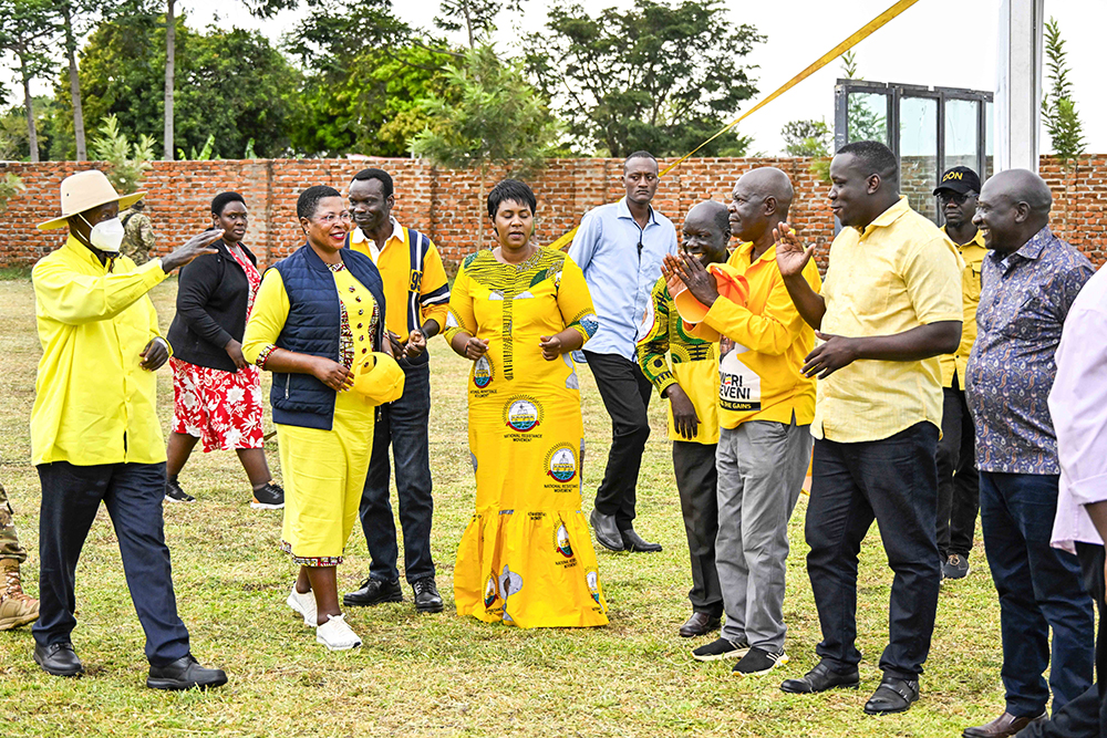 President Yoweri Kaguta Museveni being welcomed to meet leaders from Bukedi Sub-region including LC1, LC2, NRM chairpersons and all NRM flag bearers from village level on December 7, 2025. (Photo by PPU)