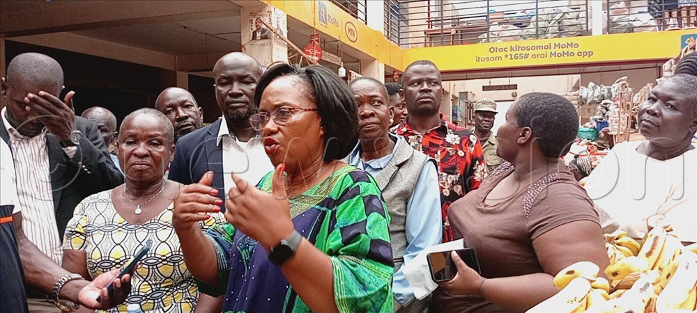 The Senior Presidential Adviser on Markets, Faridah Kimuli talking to Soroti city main market vendors. (Photos by Godfrey Ojore and Rebecca Amongin)