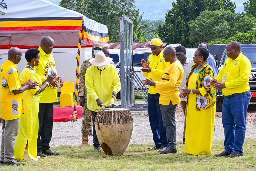 President Museveni plays the drums gifted to him by Kanungu NRM flagbearers during a rally at Rwere play grounds in Kanungu district on Wednesday. (PPU)