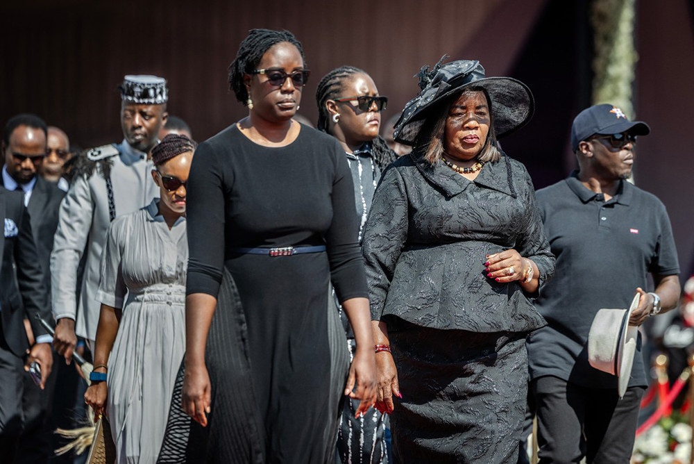 Ida Odinga, widow of Kenya’s opposition leader and former Prime Minister Raila Odinga (C-R), and his daughter Rosemary Odinga (C) walk with other family members after paying their respects to Odinga’s coffin during the final day of funeral proceedings at Jaramogi Oginga Odinga University grounds in Bondo, on October 19, 2025. 