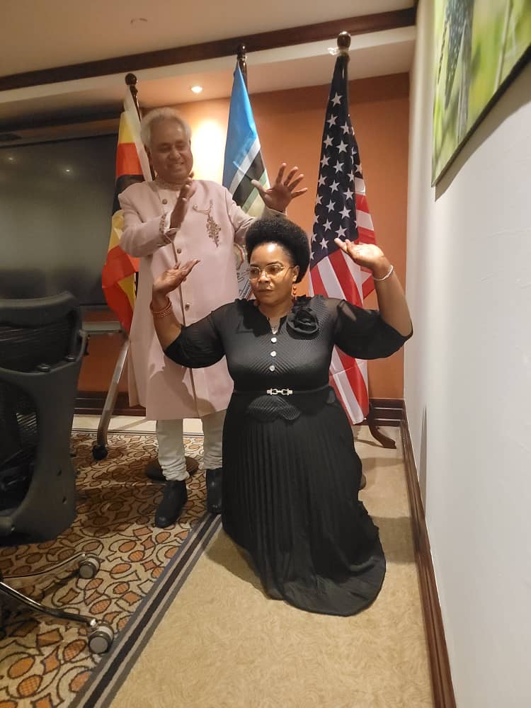 Minisita Persis Namuganza nga bamusabira