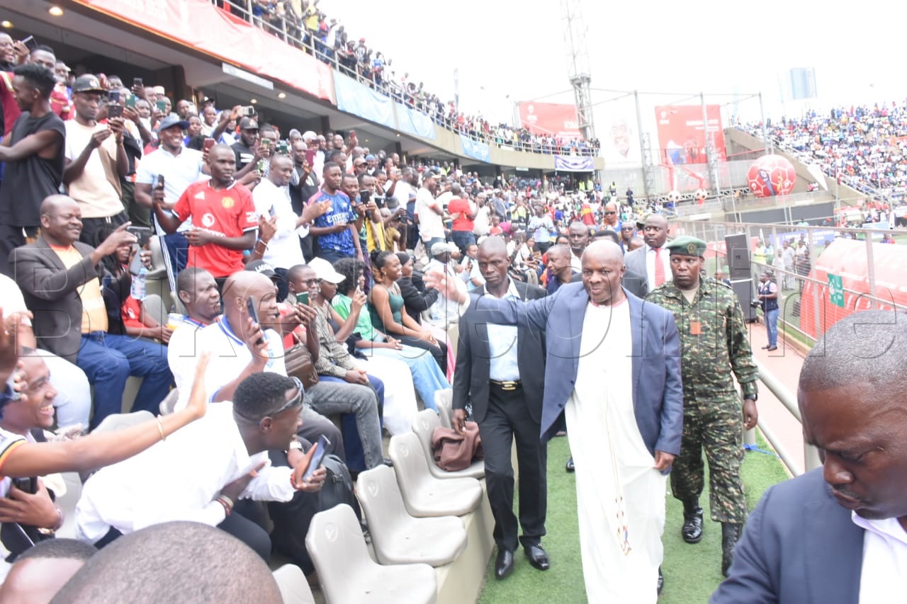 Kabaka ng'awuubira ku bantu