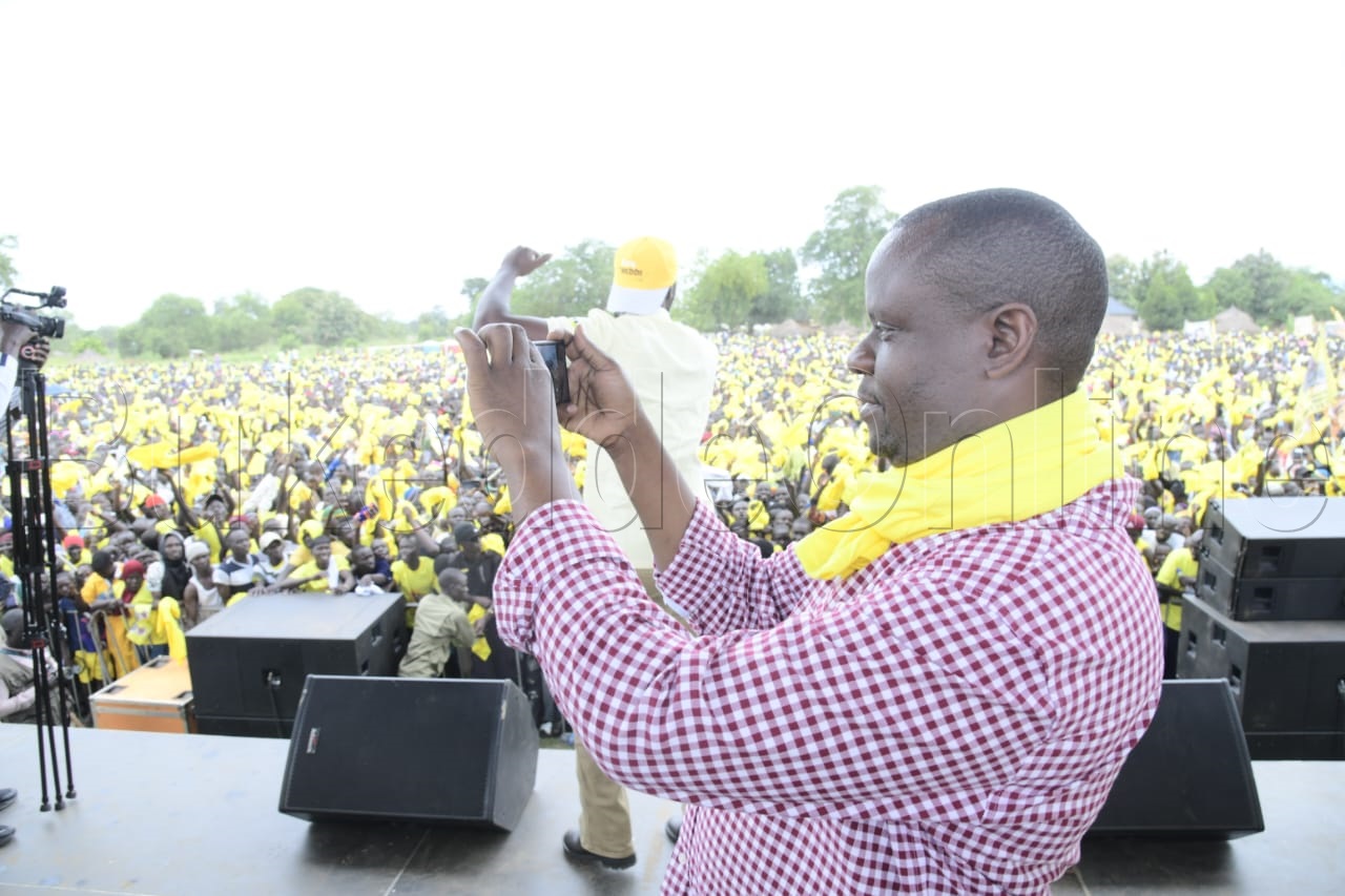 Balam ng'akuba ebifaananyi mu Rally