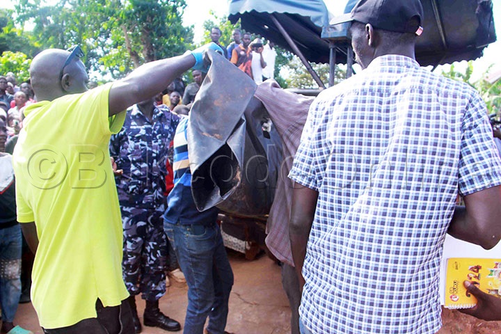 Poliisi Ng'etwala Omulambo Ku Kabangali Yaayo.