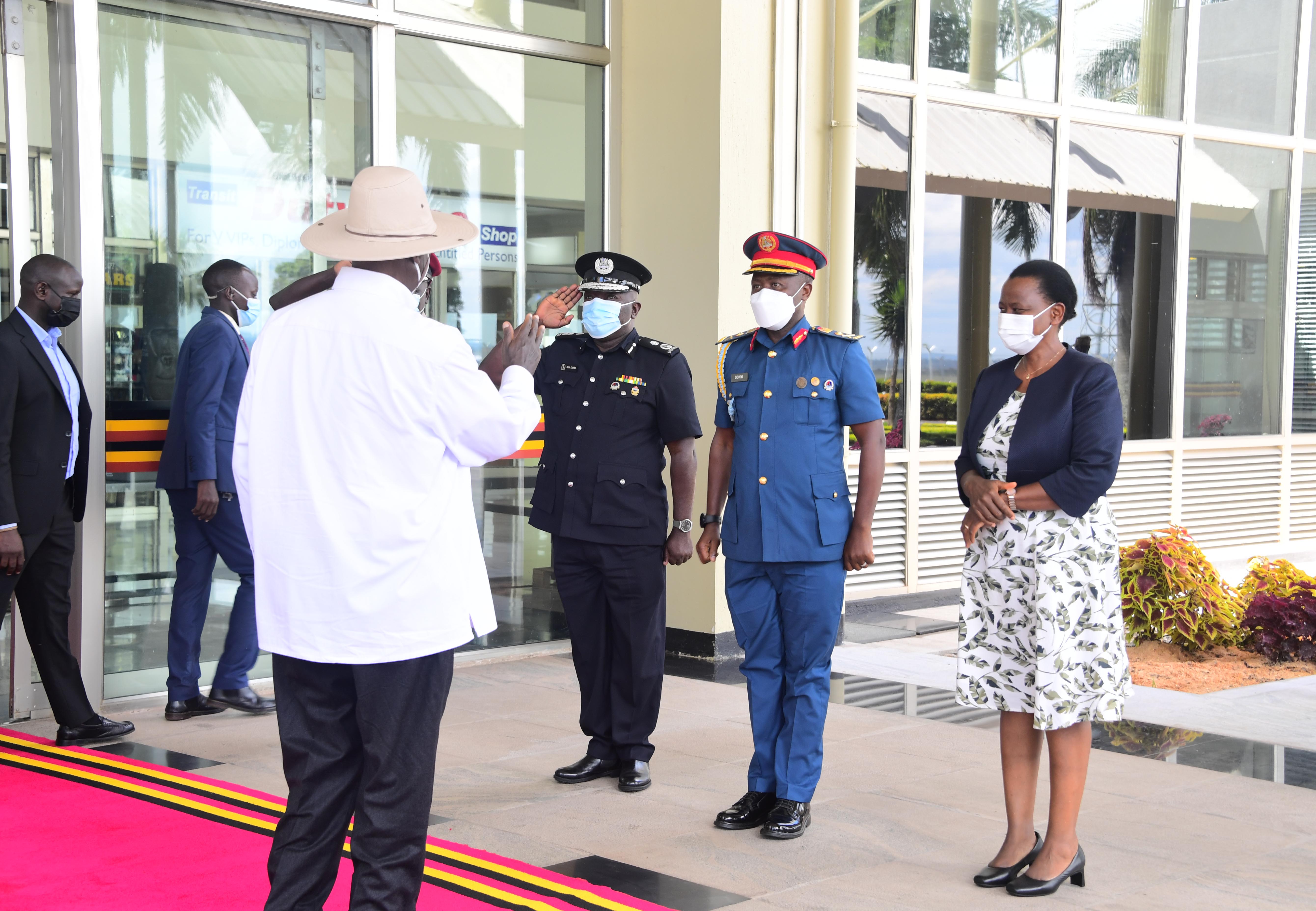 Museveni arikuruga omuri Kenya kandi yaayaakiirwa omuhandiiki wa kabineti, Lucky Nakyobe.
