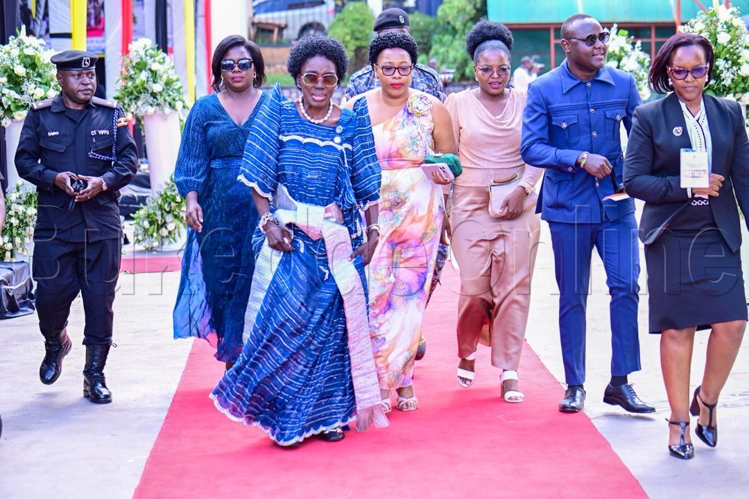 Omubak we Kamuli Rebecca Alitwala Kadaga ng'atuuka ku palamenti okulayira