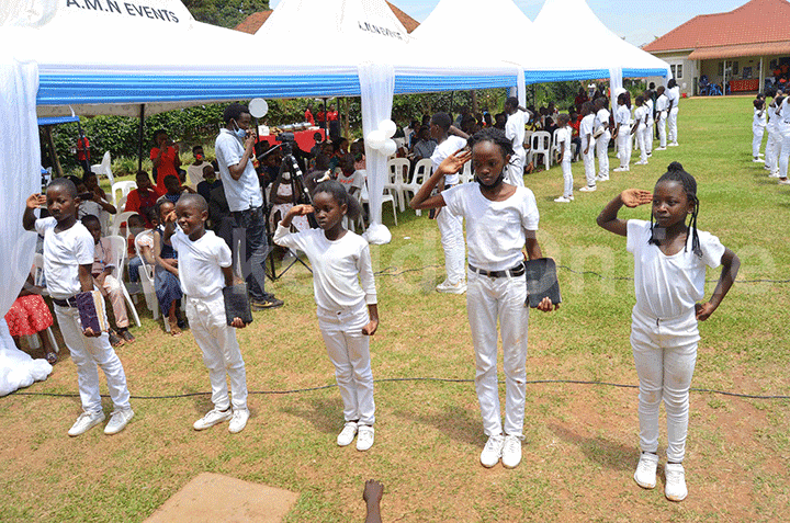 Abaana nga basanyusa abagenyi