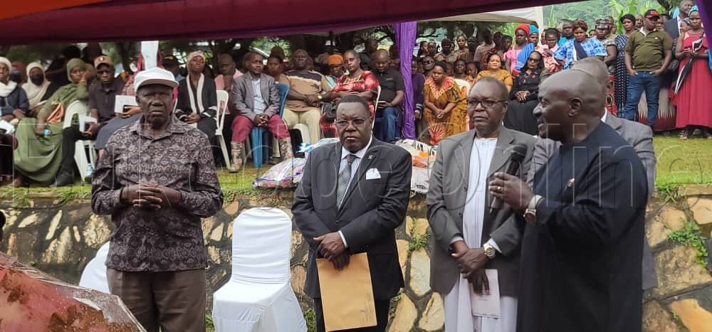 Gen. Katumba Wamala ng'ayogera eri abakungubazi