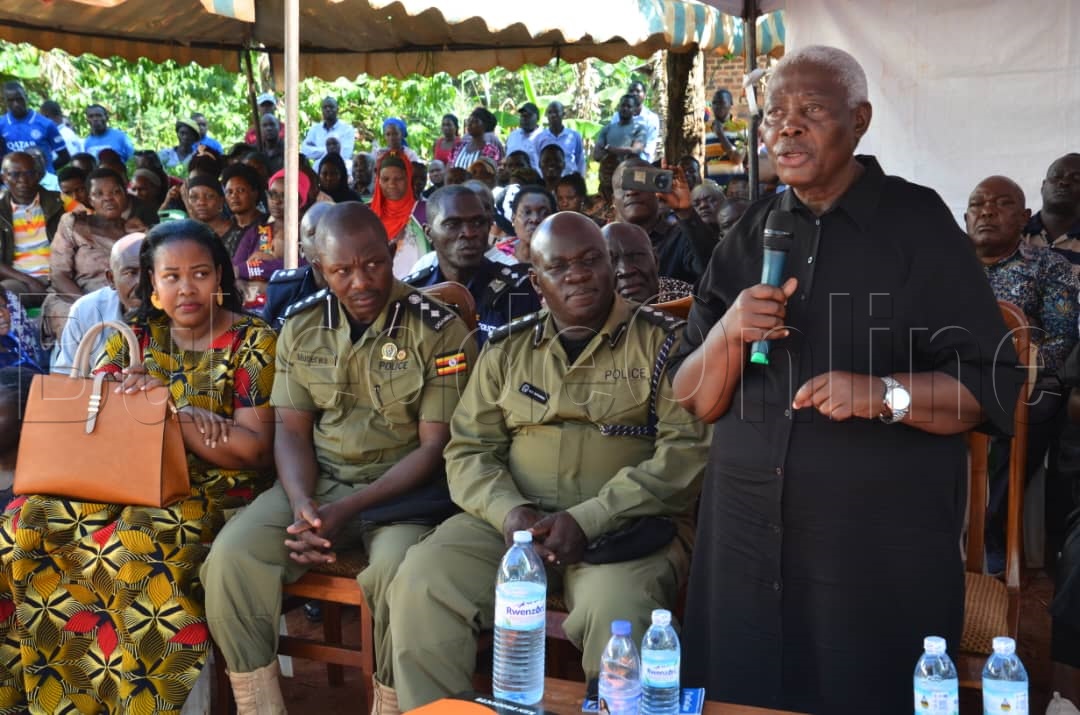 Afande Nalweyiso ng'asoma obubaka bwa Pulezidenti Museveni
