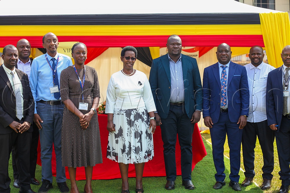 Ministry of Health Permanent Secretary Diana Atwine takes a photo with the senior staff of Naguru Hospital and the Mayor of Nakawa. (Photo by John Musenze)