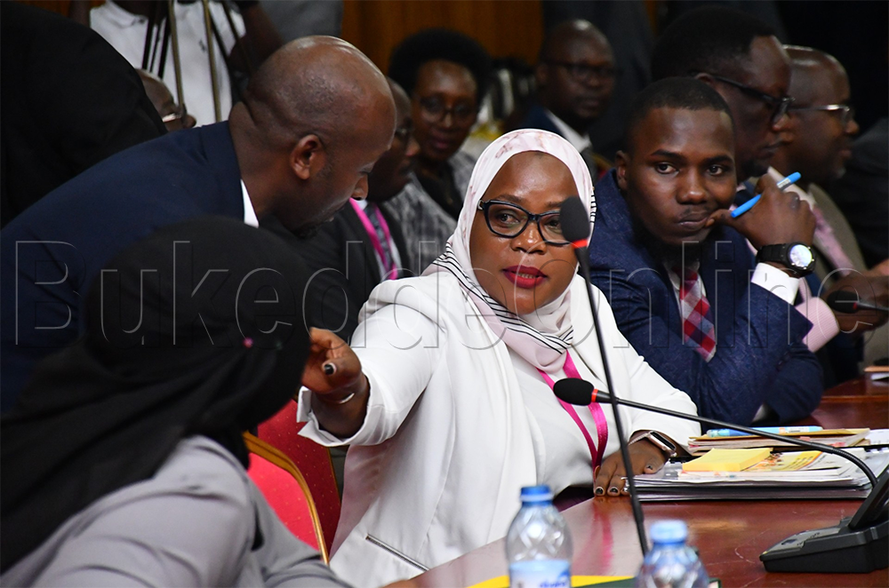 Speaker wa KCCA Zahara Luyirika ng'li mu kakiiko ka Palamenti
