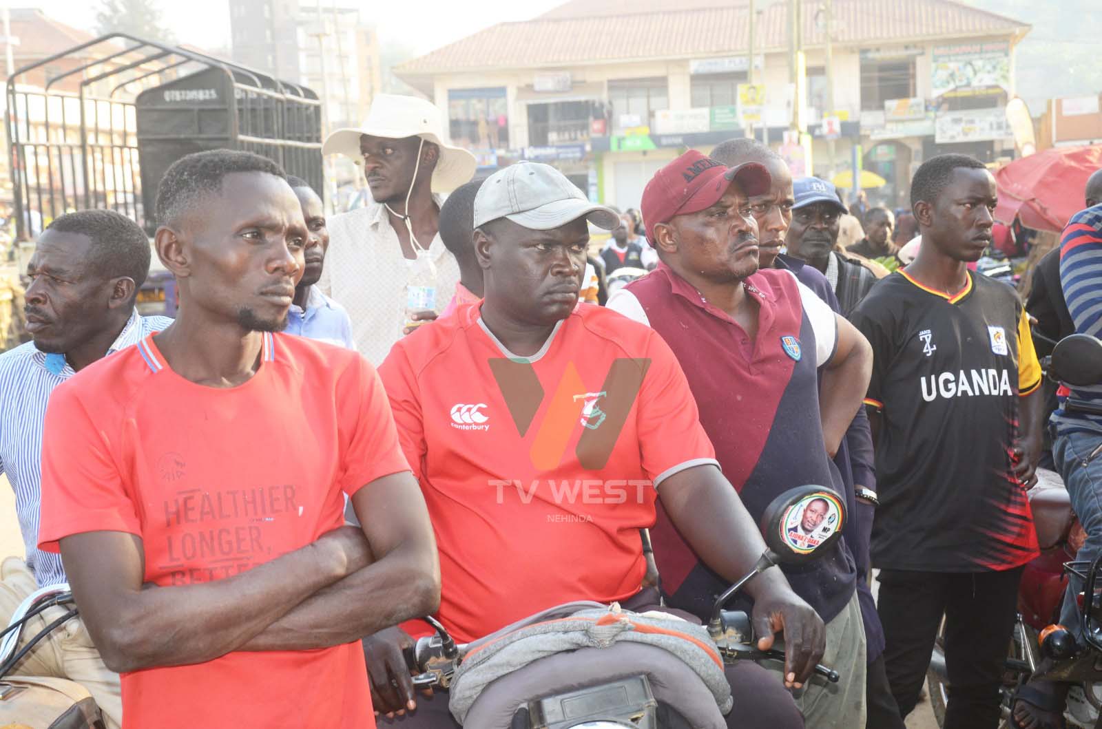 &lsquo;Mutatoorana abeebembezi abatarikubareetera obuheereza&rsquo; &ndash; Gen. Muntu...(Photo by Isaac Nuwagaba)