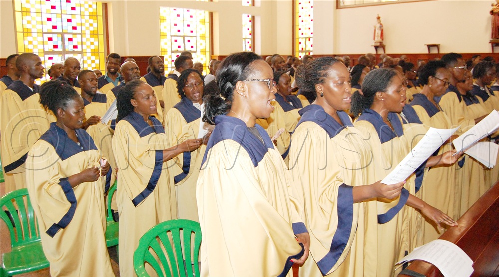 The joint choir of Christ the King Church (Christ the King Choirs' Association) leading the singing during mass.