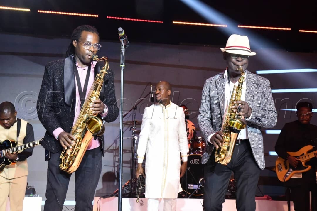 Aba Afrigo Band ekulira Moses Matovu (ku ddyo) nabo baabaddeyo