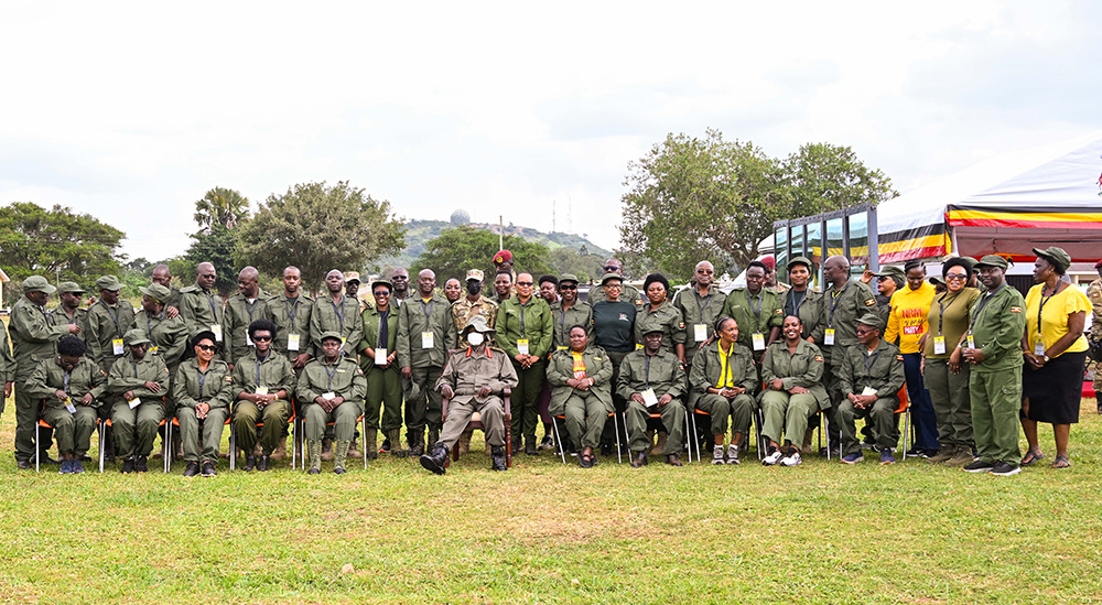 President Museveni (C) poses for a photo with Ministers of State during a cabinet retreat that started off on Monday at Kyankwanzi. (PPU Photo)