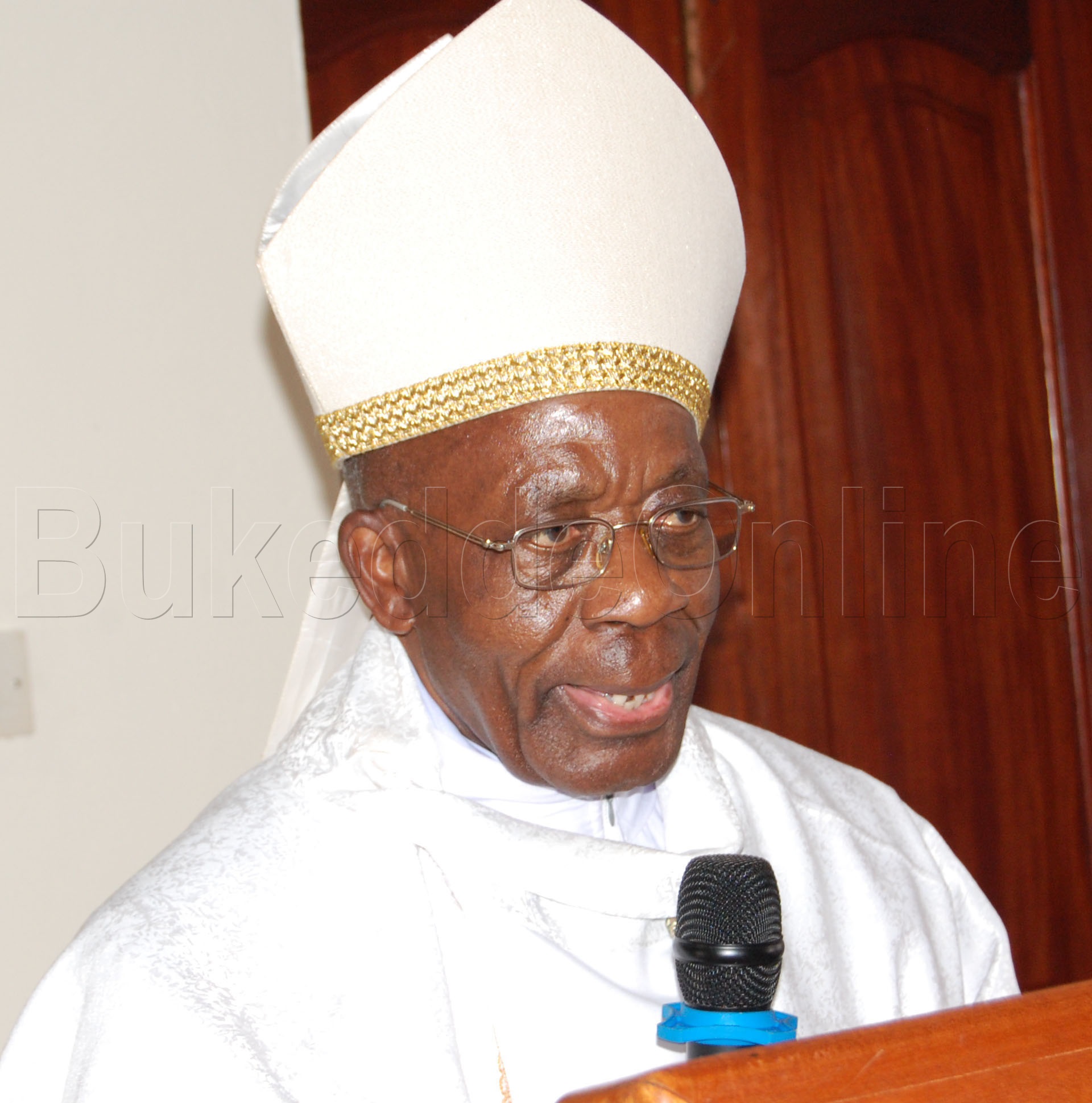 Dr Augutine Kasujja ng'yigiriza mu mmisa