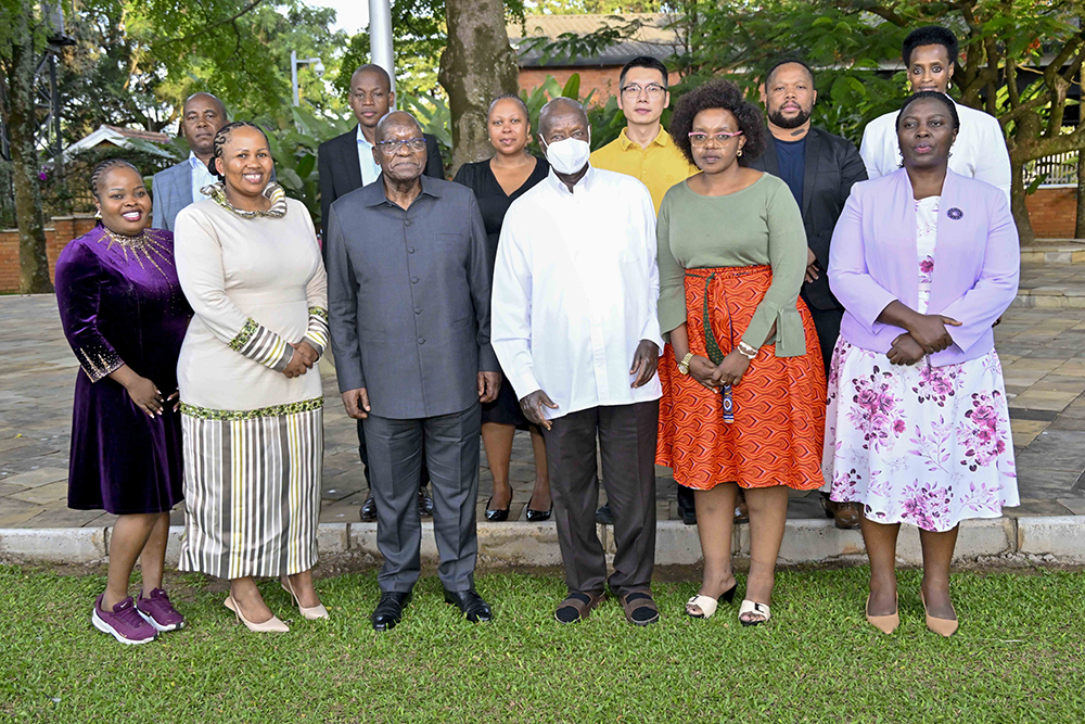 President Yoweri Kaguta Museveni (centre) in a group photo with former South African president, Jacob Zuma (3rd left) with other officials after their meeting at State House Nakasero on Wednesday, May 20, 2026. (PPU)